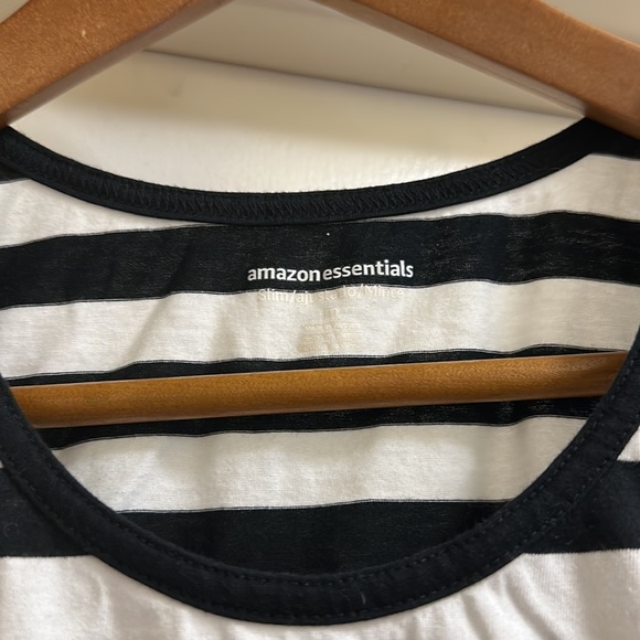 Black and white tank top - Picture 2 of 3